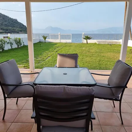 Boutique Maisonnette At Beachfront Holiday home Skhoinos
