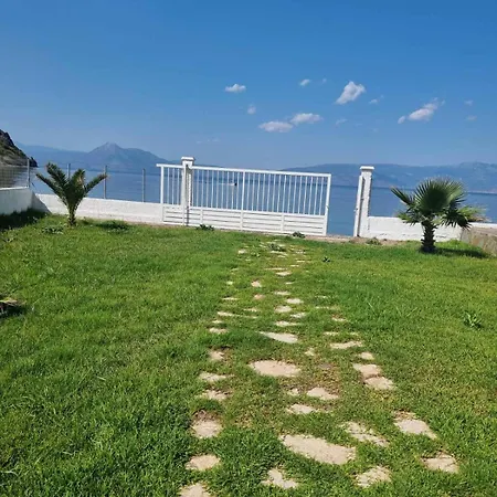 Boutique Maisonnette At Beachfront Holiday home Skhoinos